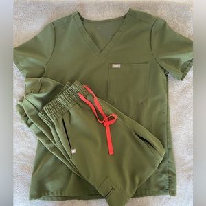 FIGS Green Scrub Set